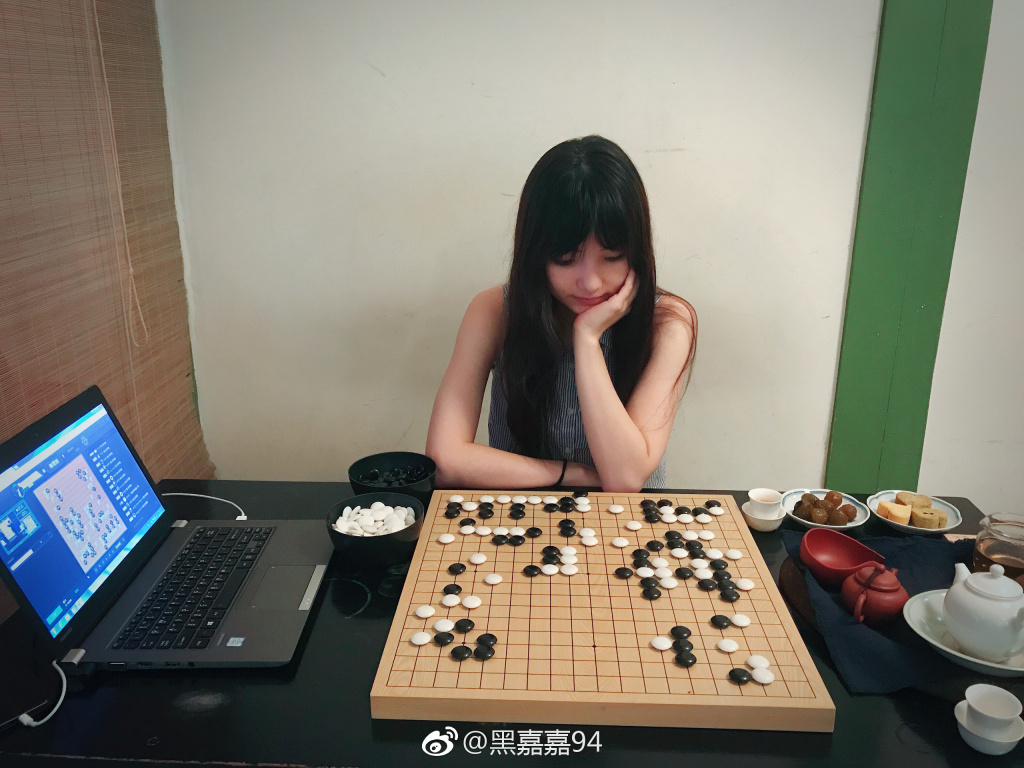 围棋女神登美妆杂志 古典清纯美若天仙
