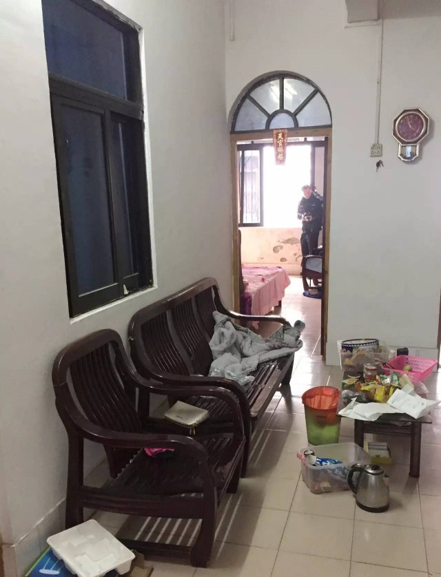 离复婚 4 次!玉林一女子在家烧炭自杀,死前传视频给丈夫 离复婚 4 次!玉林一女子在家烧炭自杀,死前传视频给丈夫