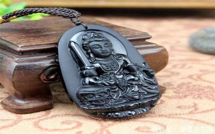 属虎带什么生肖吊坠好