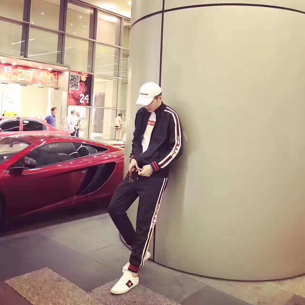 gucci唐老鸭卫衣套装教你如何搭配好看的衣服