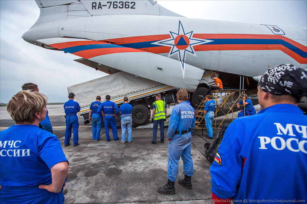 俄罗斯立国以来就成立了民防事务、紧急情况和消除自然灾害后果部（简称紧急情况部）。俄紧急情况部编有一支训练有素的民防部队，装备有专业救援器材。