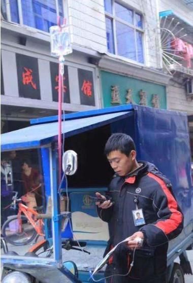 看完中国快递员送件,再看美国快递员送件,差距