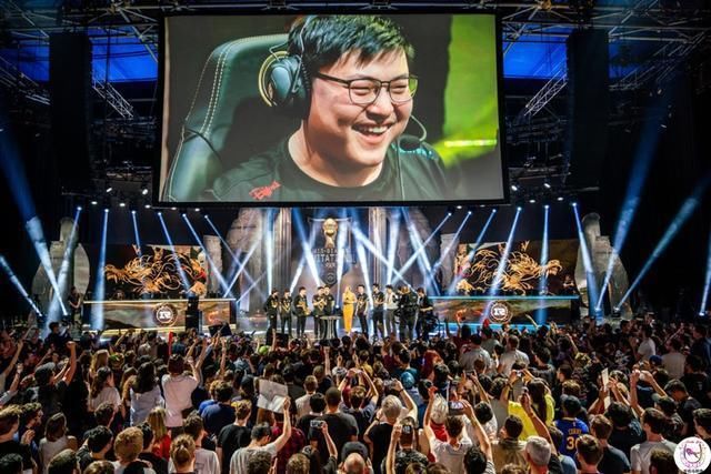 Uzi夺冠世界赛的天秀操作:你们被我一个人包围