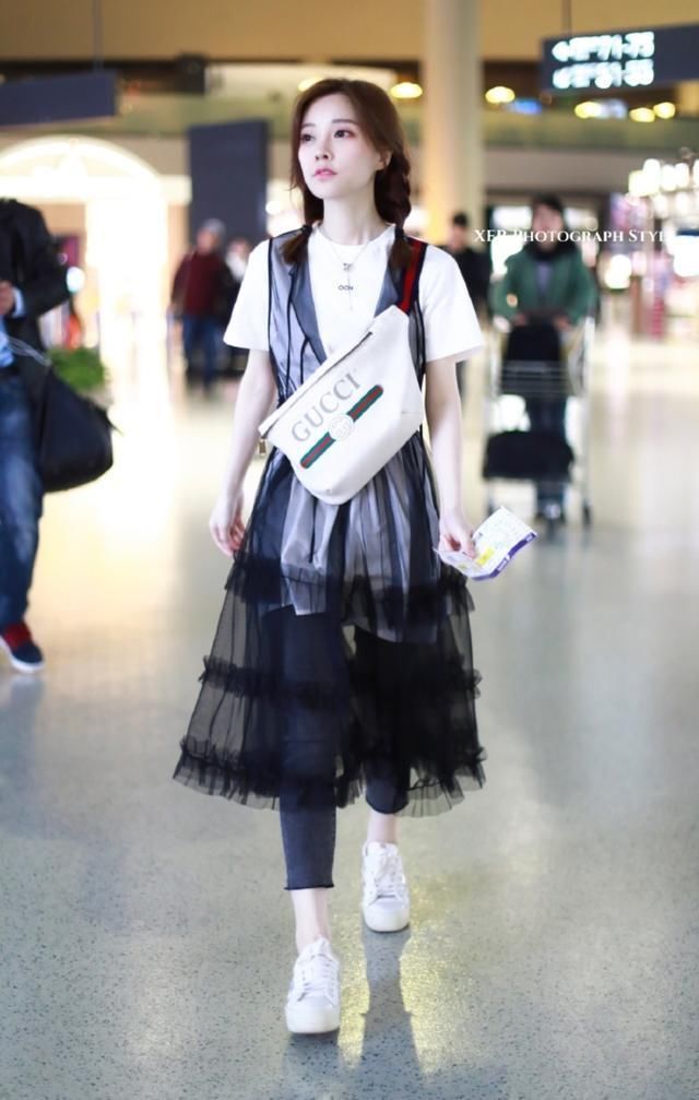 同台合唱,和范冰冰撞花仙子造型,这个网红火