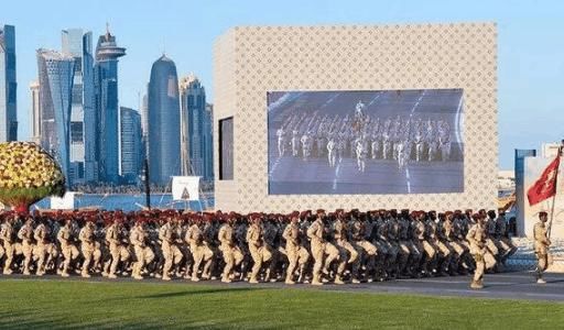 卡塔尔阅兵采用中国阅兵标准,中式正步如今已