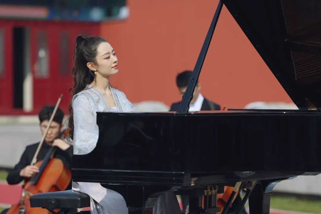 这次他带领李文龙,高艺桐,林凡等年轻人一起设计了北京冬奥会和冬残奥