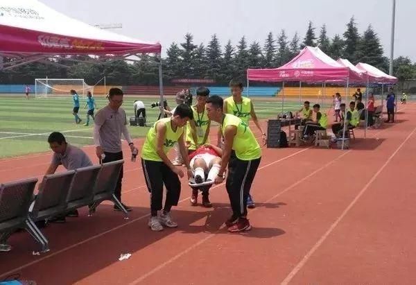 市一中76名绿叶环保志愿者服务全国青少年校