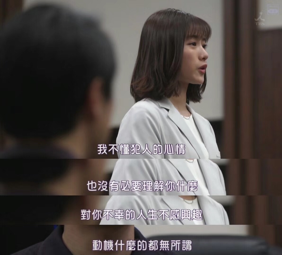 夫妻在迪士尼顺走别人童车 被抓后反呛:有孩子