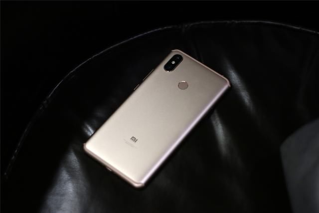 小米新品,6.9英寸巨无霸全面屏,5500mAh电池