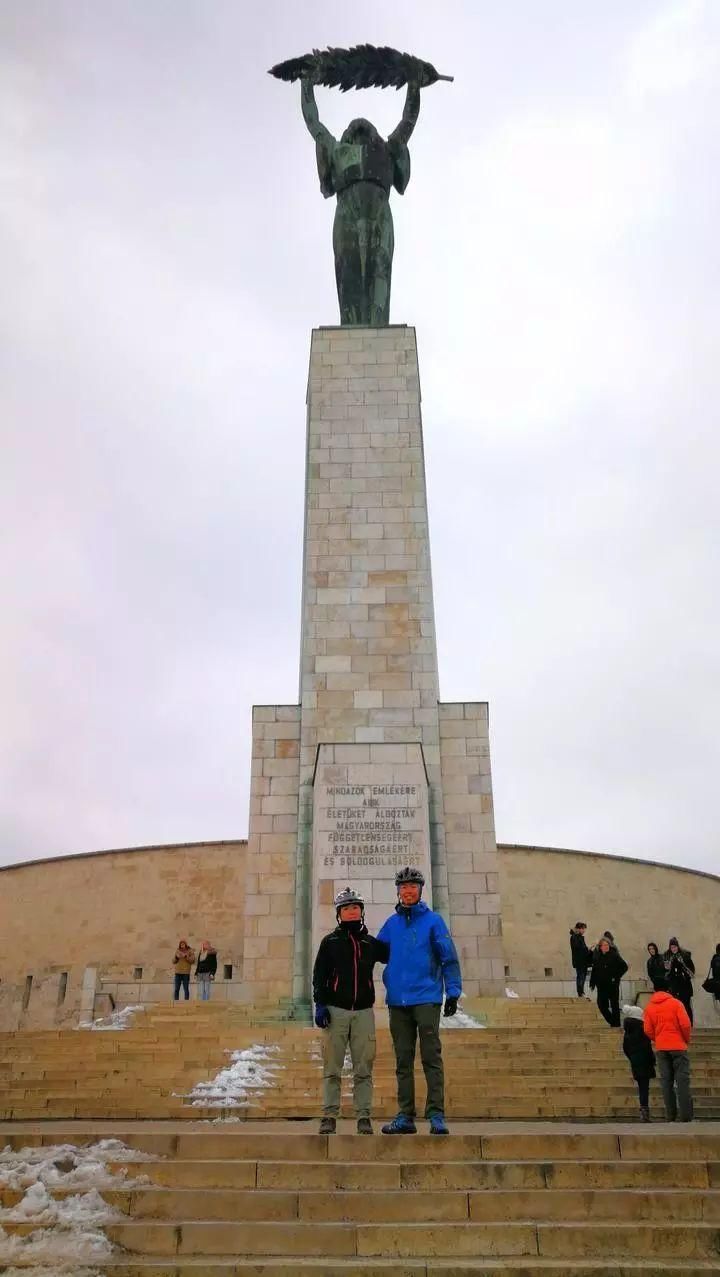 从香港骑自行车到匈牙利再到荷兰,为了啥?