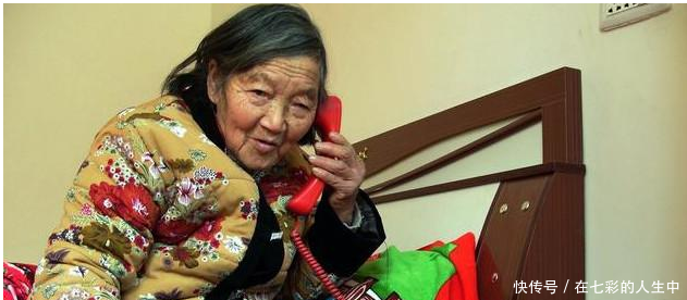 离婚8个月后我复婚,路上接到婆婆电话,我笑着