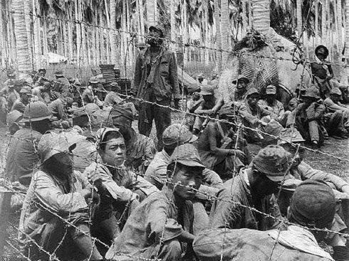 二战日本关东军战俘有多惨,刚下车就被老百姓抢光 二战日本关东军战俘有多惨,刚下车就被老百姓抢光