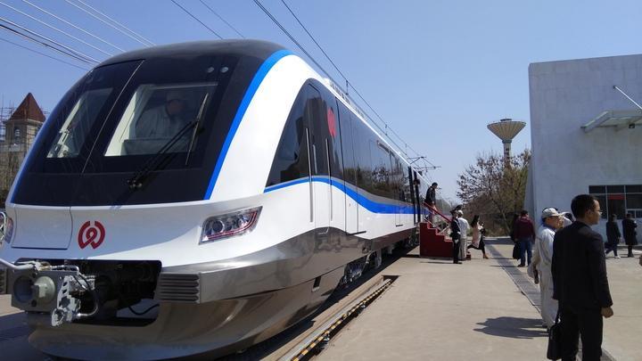 中国首列"市域动车组"问世 温州s1线明年底投用