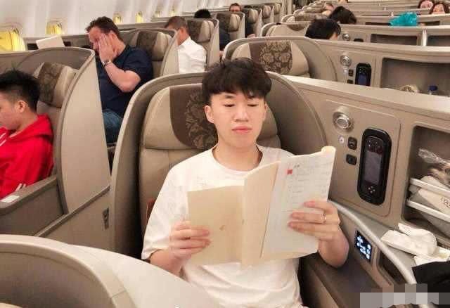 LOL职业选手工资曝光!网友:不用看,我们看Con