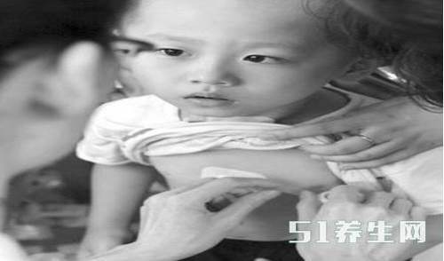 7岁女孩下面出血,医院检查后,结果让爸爸羞愧