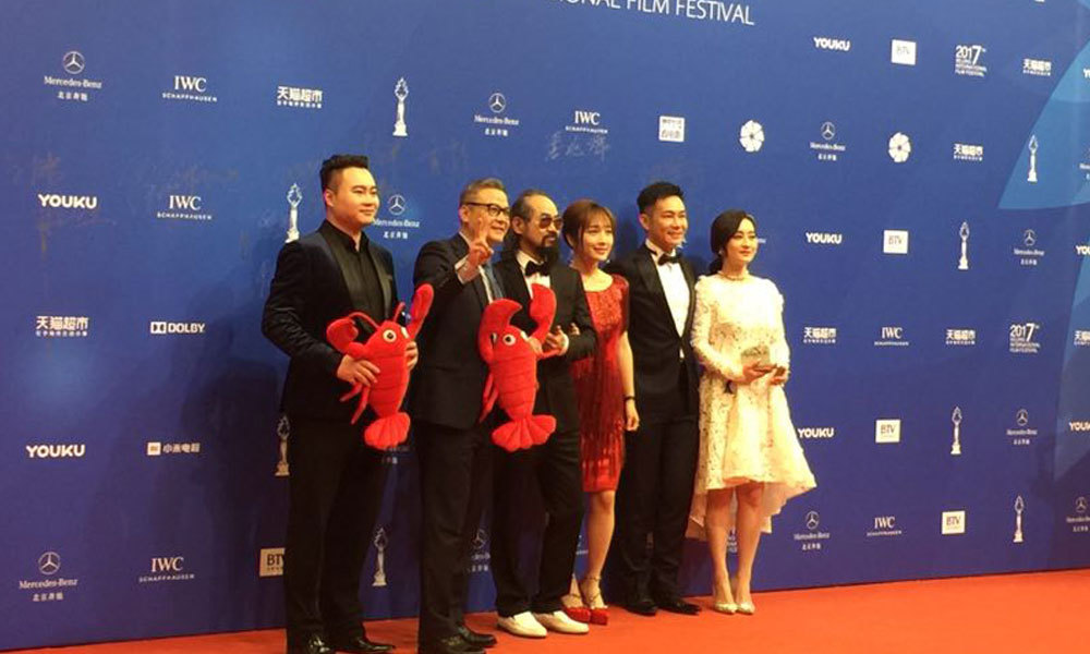 《泡菜爱上小龙虾》剧组。导演虞军豪、联合导演成思,主演徐申东 、陈德容 、元华 、张兆辉 。