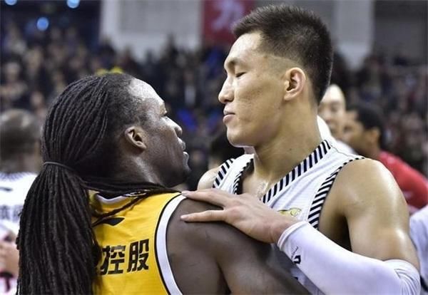 郭艾伦喊话广厦外援福特森:金链子不要了,夏天