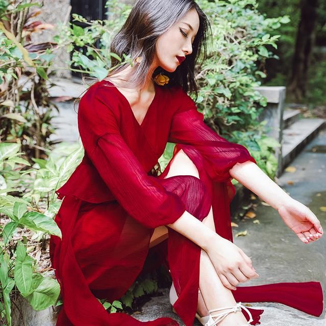 凤冠霞帔千万别乱穿,这种礼服是古时候小妾穿