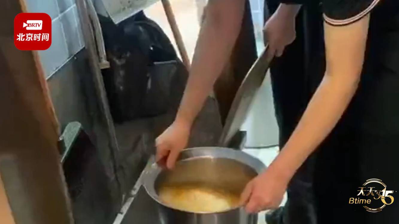 浙江一连锁餐厅用自来水勾兑橙汁被查封