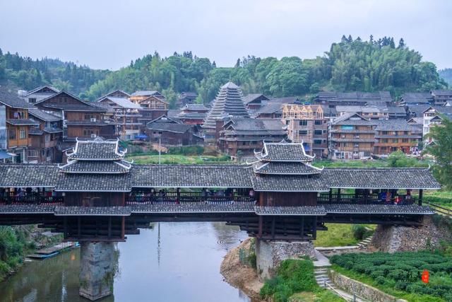 因为一座酒店的名气,让很多游客记住了这个古镇,比桂林便宜还美