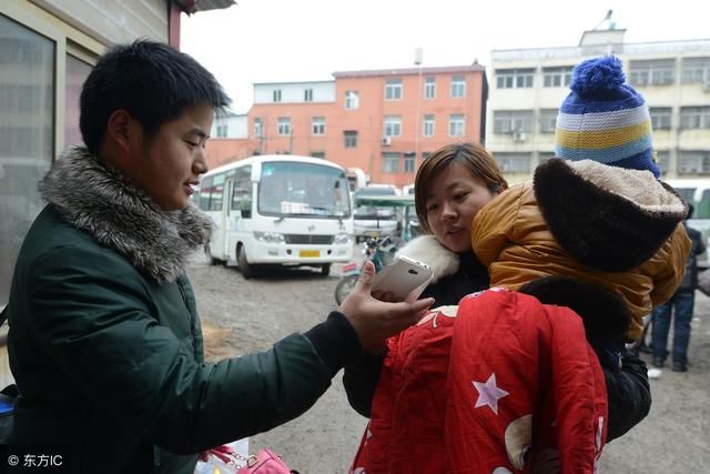 过年了,农村老话父母去,人生只剩归途,让很多