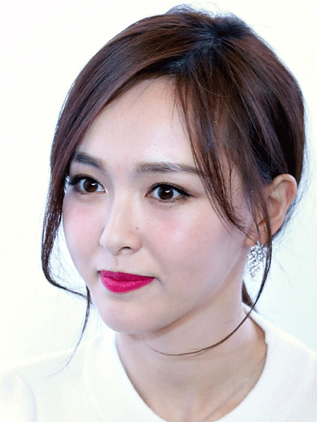 一片刘海就能省下整容费!看这些明星咋挑战