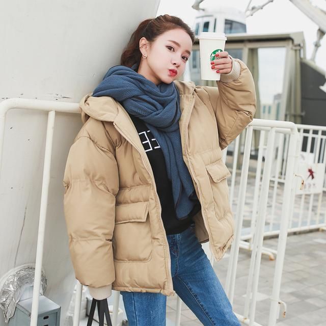 李小璐携女出游,39岁穿的比小姑娘年轻,身上的