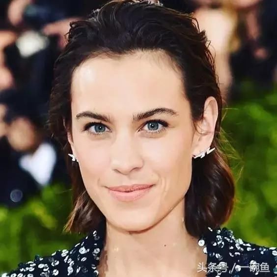 你的脸型戴什么耳环最显瘦?耳环这样戴,脸小一