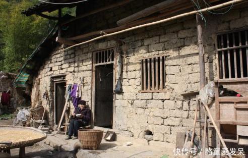 家穷无奈娶一半人脸一半鬼脸的新娘,新婚夜掀