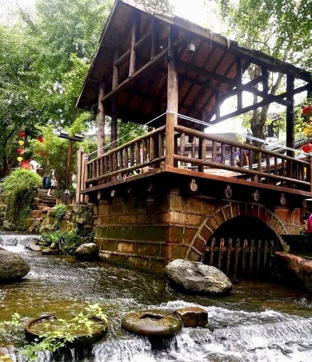 这座千年古镇,是夏季最受成都人欢迎的避暑之