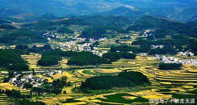 贵州省正在大力修建一条铁路, 途径5个县市, 今