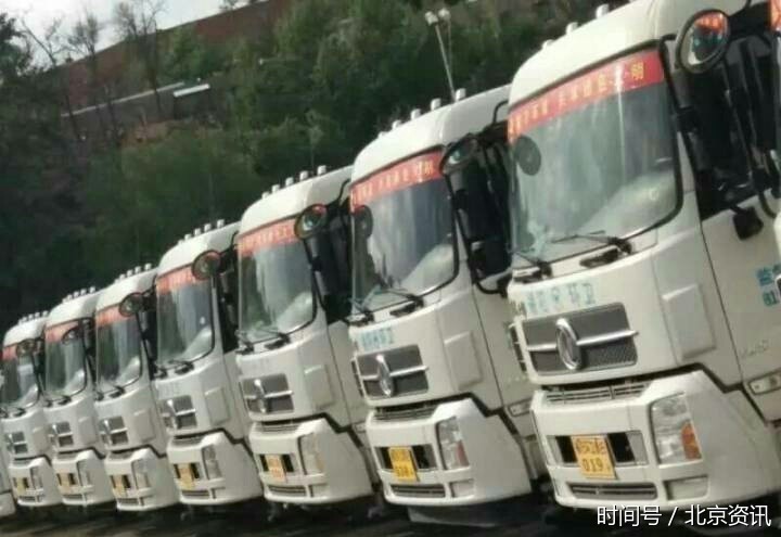 榆林榆阳区环卫局百余辆车无牌照上路作业