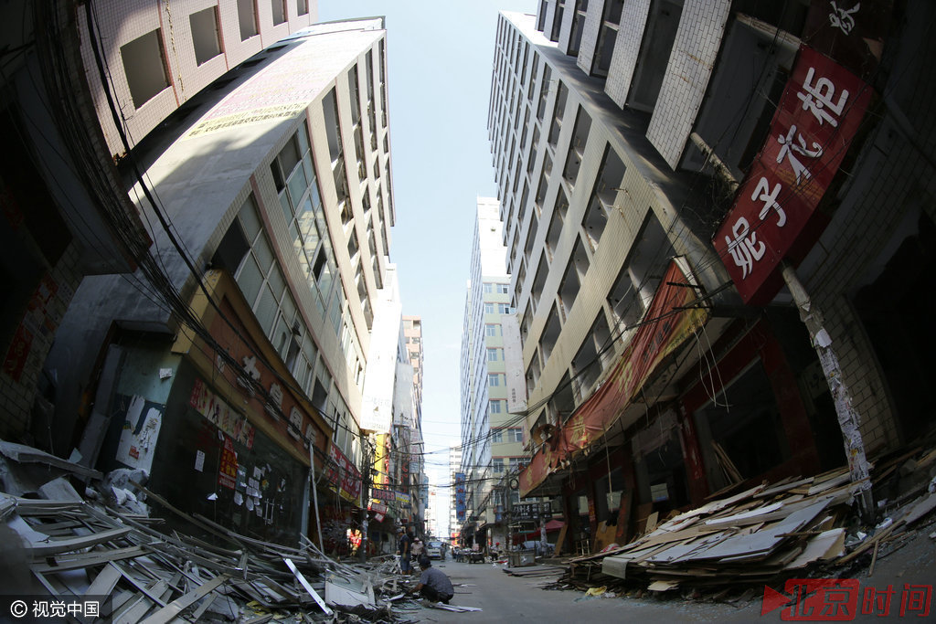 郑州最大城中村陈寨开拆 建筑垃圾玻璃堆积如山 郑州最大城中村陈寨开拆 建筑垃圾玻璃堆积如山