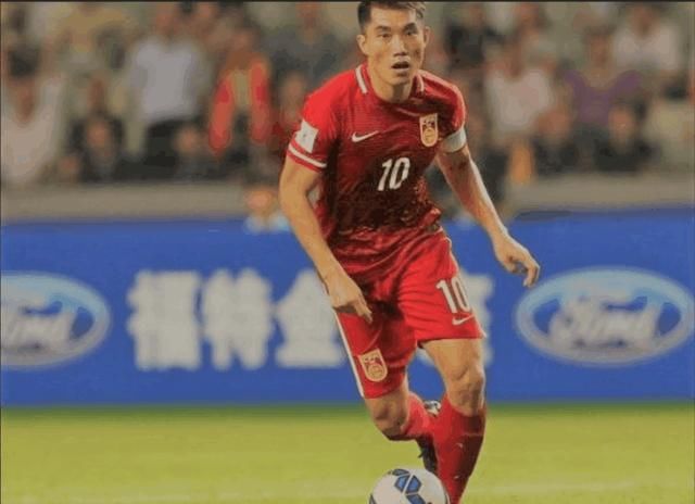 足球国家队队长郑智年近40岁拒绝退役,浑身肌