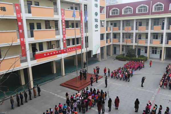 合肥市五一小学举行大手拉小手普法宣传活动