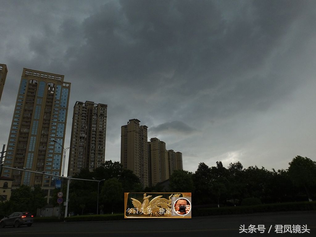 湖北宜昌:大雨来袭,给5月的第一天接风洗尘!你