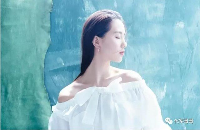 娱乐圈女星穿露肩装谁最美?迪丽热巴第八,赵丽