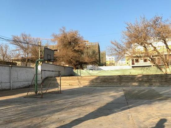 维族孩子52度高温下训练2小时 梦想进国家队