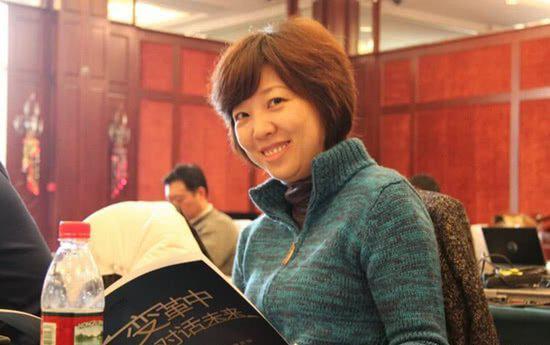 中国最牛足球女记者!被传是米卢小蜜!跳槽费达