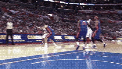 当然，格林还是幸运的，奈特才是小乔丹扣篮生涯最悲催的背景板。