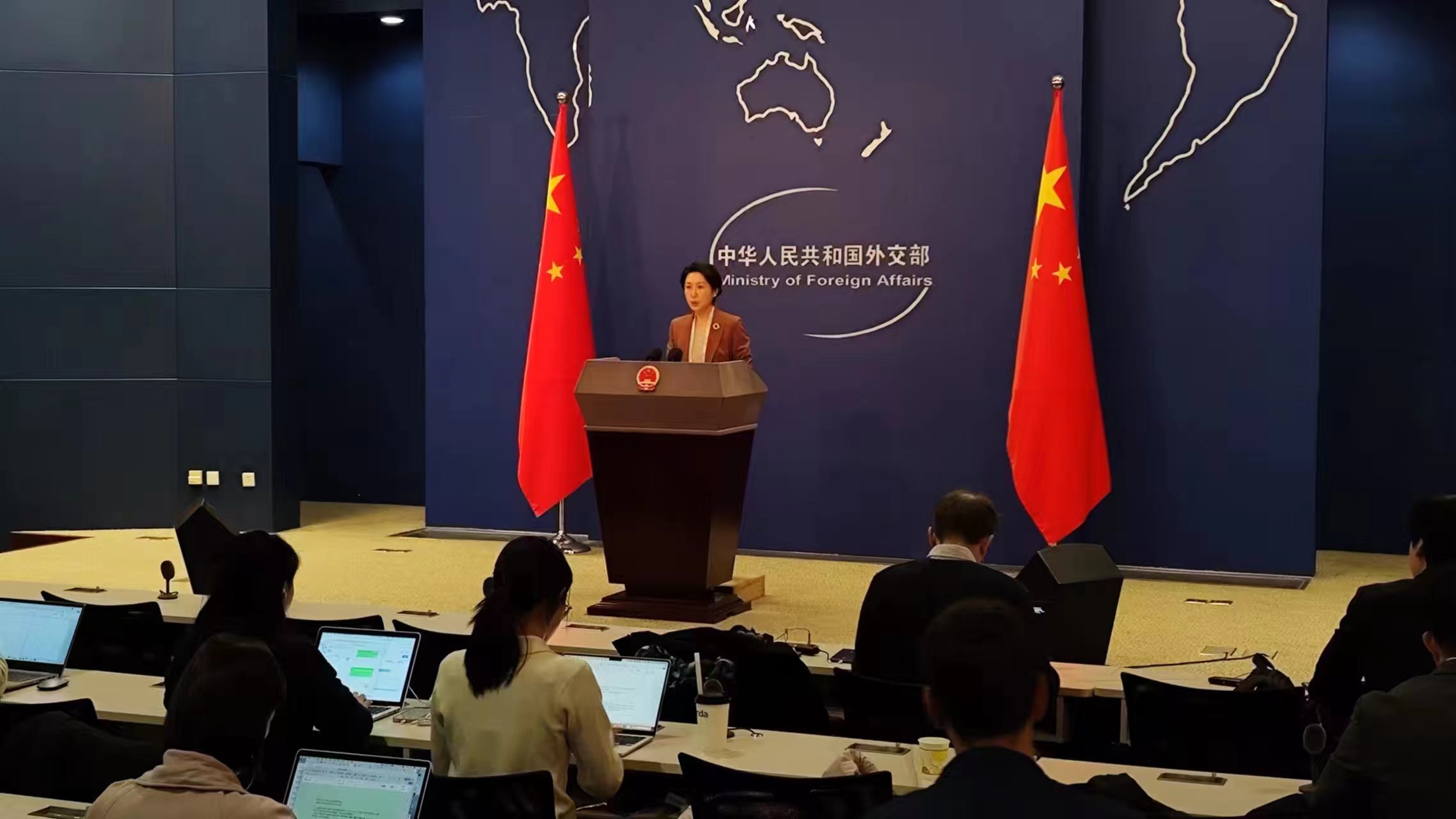 外交部：已有100多个国家和国际组织公开重申恪守一个中国原则_北京时间