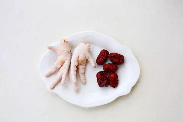 补气补血养颜汤汤水里渗透着浓浓的胶原蛋白