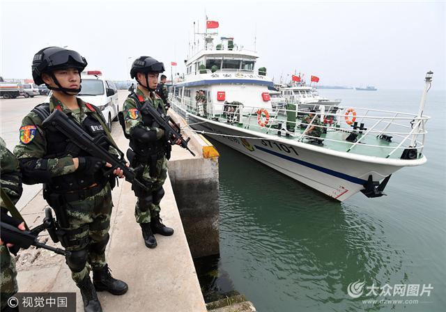 燃爆了!青岛边防"雷霆战队"举行反恐训练