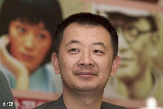 2014年,新闻报道,一当红小生被举报嫖娼被抓,经了解这个人就是黄海波.