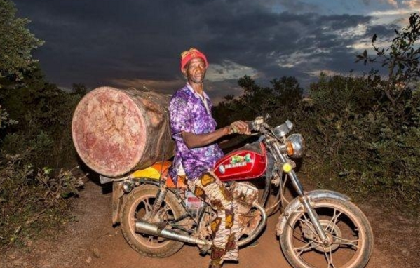 直击非洲治安极好的国家,一夫多妻制,晚上开门