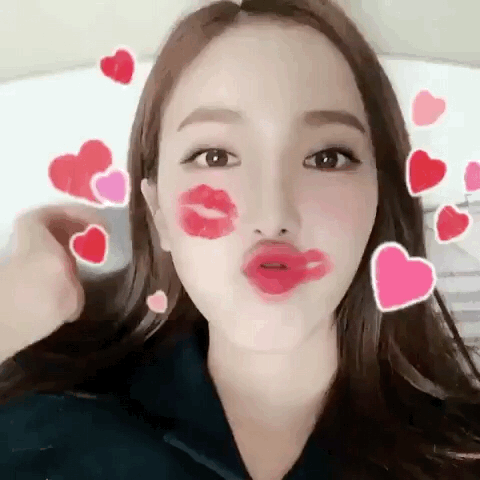 [gfriend][分享]170815 信飞用飞吻回报严智的土豆餐 暖暖的忙内line!