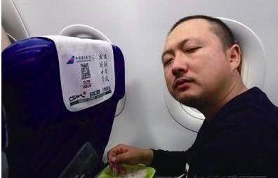 9岁红遍全国,父母双亡后败光千万家产,如今精