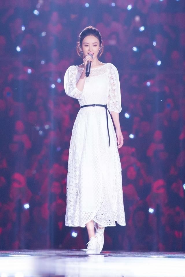 31岁杨幂和30岁赵丽颖同穿白礼服,网友;气质差