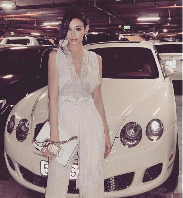 越南年轻人花式炫富 巨款豪车秀不停