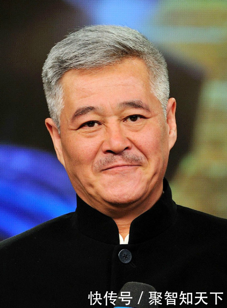 《刘老根》片尾曲演唱者,儿子仅比她小12岁,年